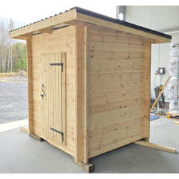 2X2m höylähirsi pihavarasto hirrestä pihaan tai mökille. Ulkovarasto ovella ja pulpettikatolla puuvirrat.fi verkkokaupasta