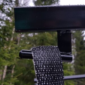 SÄÄDETTÄVÄ SÄKKITELINE KOUKUILLA