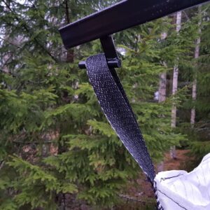 SÄÄDETTÄVÄ SÄKKITELINE KOUKUILLA