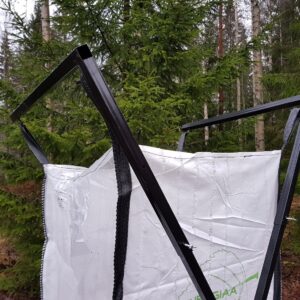SÄÄDETTÄVÄ SÄKKITELINE KOUKUILLA