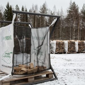 SÄÄDETTÄVÄ SÄKKITELINE KOUKUILLA