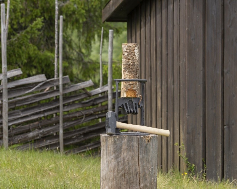 HALKAISUTELINE KINDLING CRACKER