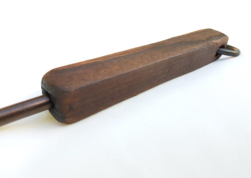 TUHKALAPIO 60CM PUUKAHVALLA