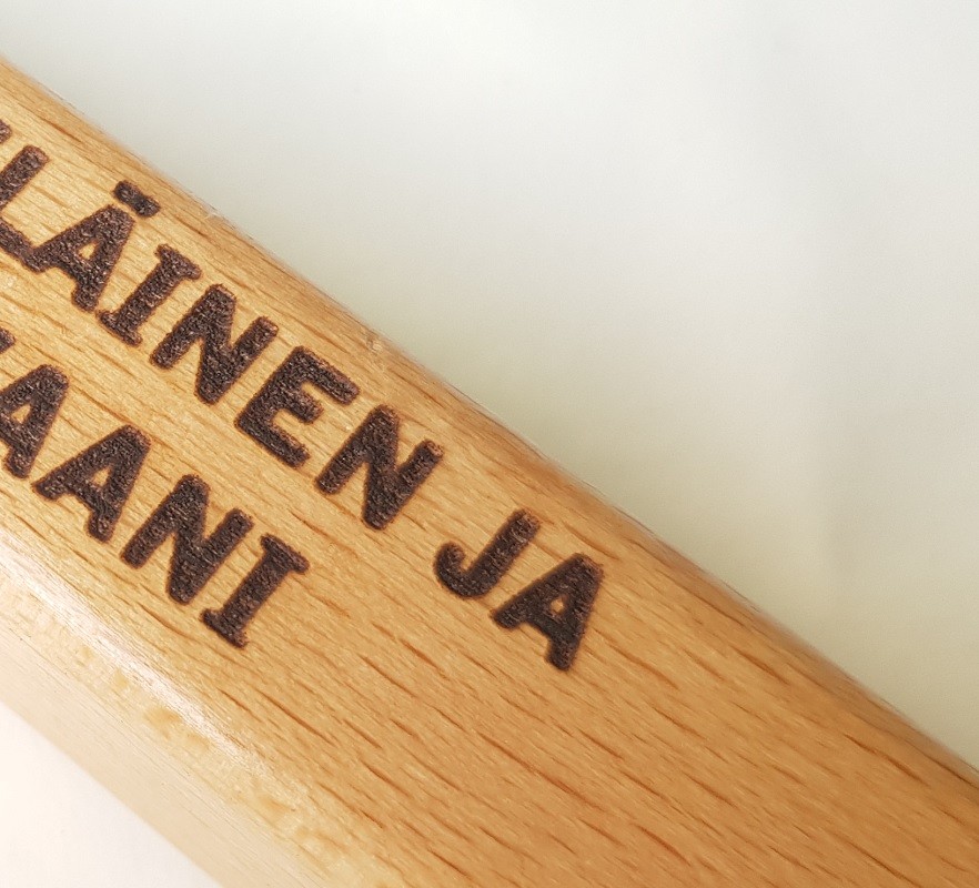MAKKARATIKKU OMALLA PAINATUKSELLA