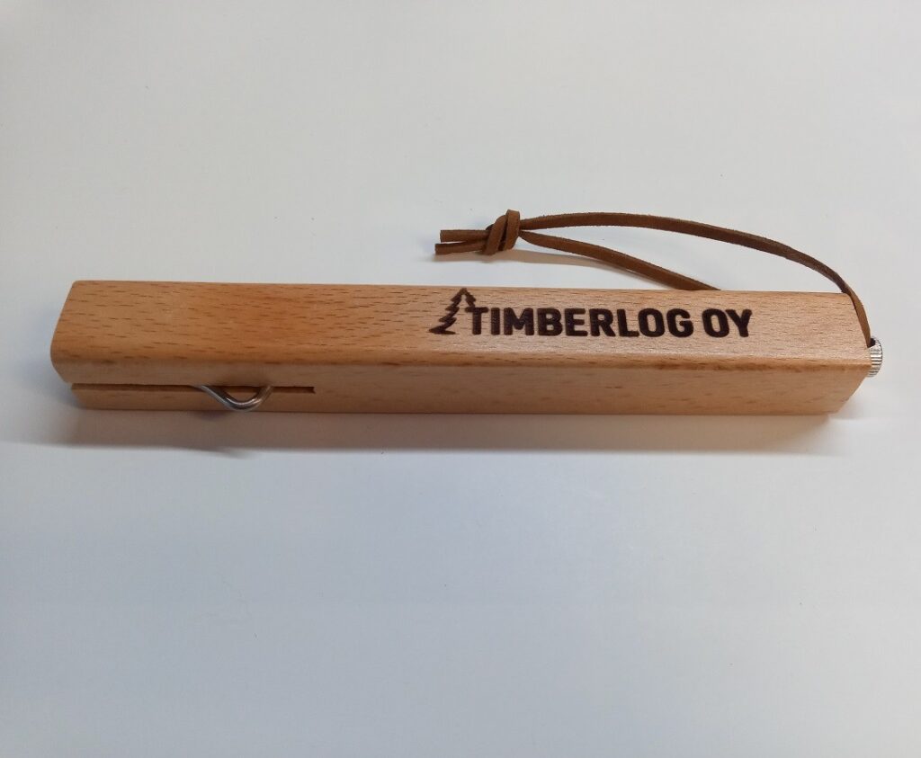 MAKKARATIKKU OMALLA PAINATUKSELLA