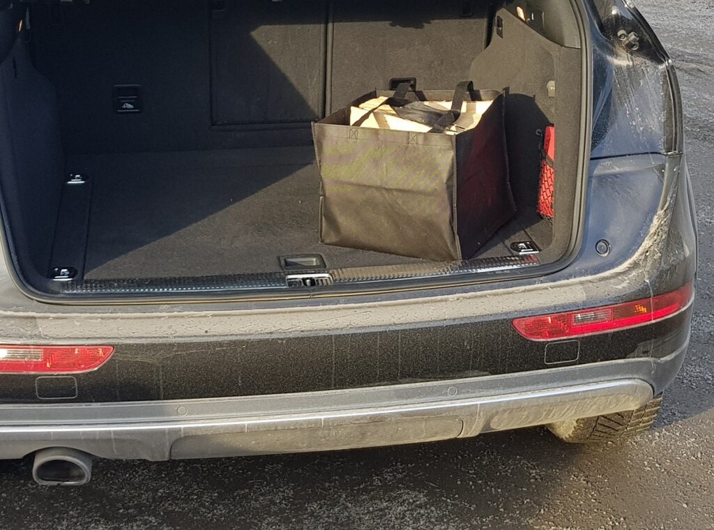 MUSTA KLAPIKASSI 30L