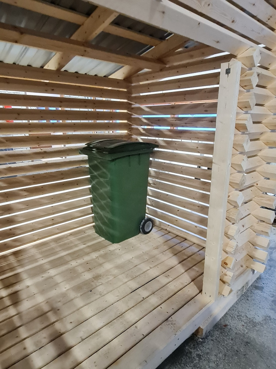 JÄTEKATOS TAI PUULIITERI 3 X 2M