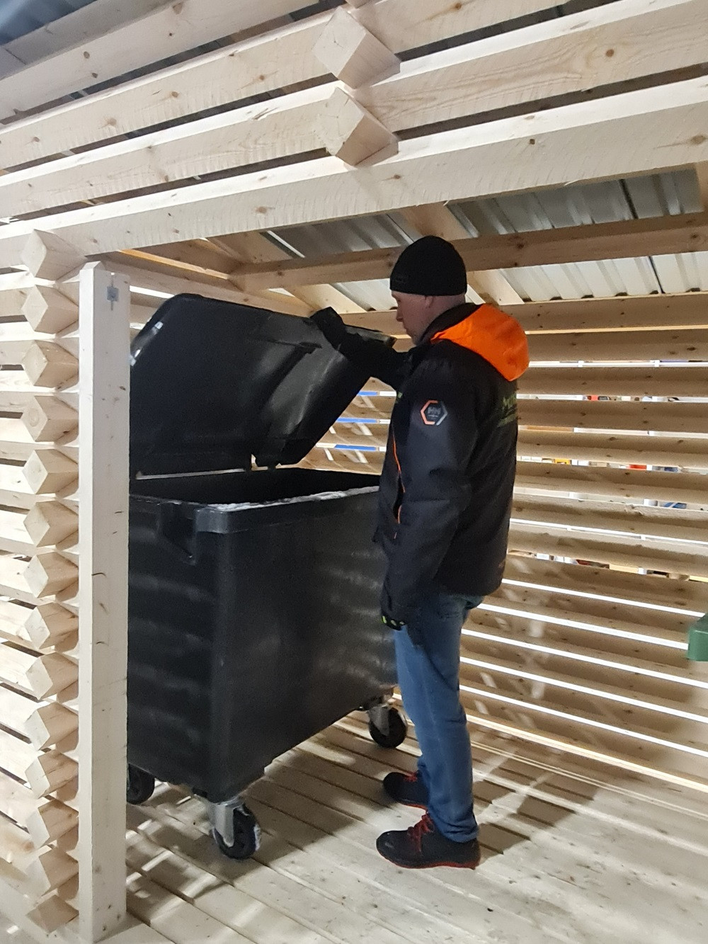 JÄTEKATOS TAI PUULIITERI 3 X 2M