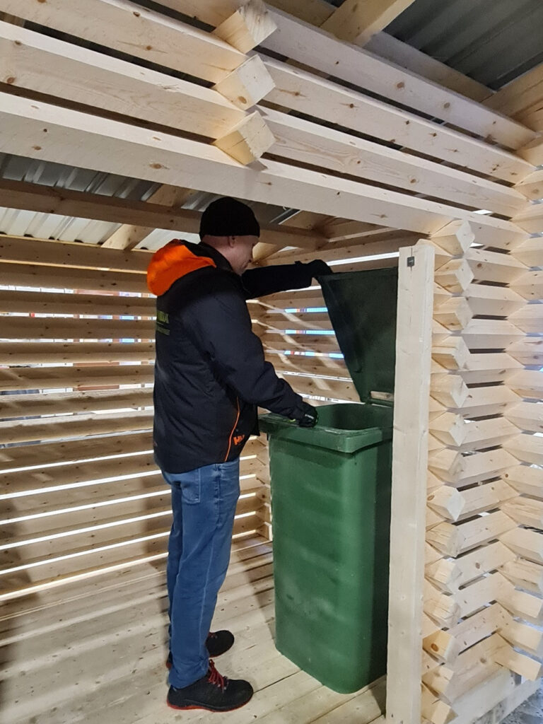 JÄTEKATOS TAI PUULIITERI 3 X 2M