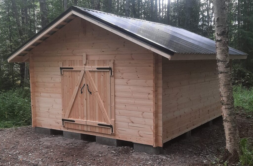 4 X 5M VARASTON VALMISPAKETTI HÖYLÄHIRRESTÄ